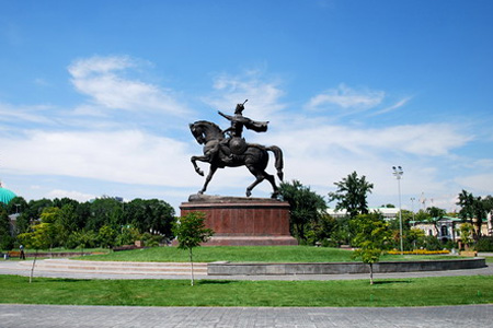 Amir Timur Square (Tamerlane Square)