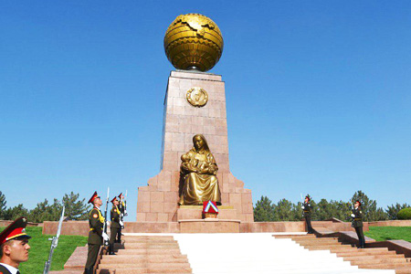 Independence Square (Mustaqillik Maydoni)